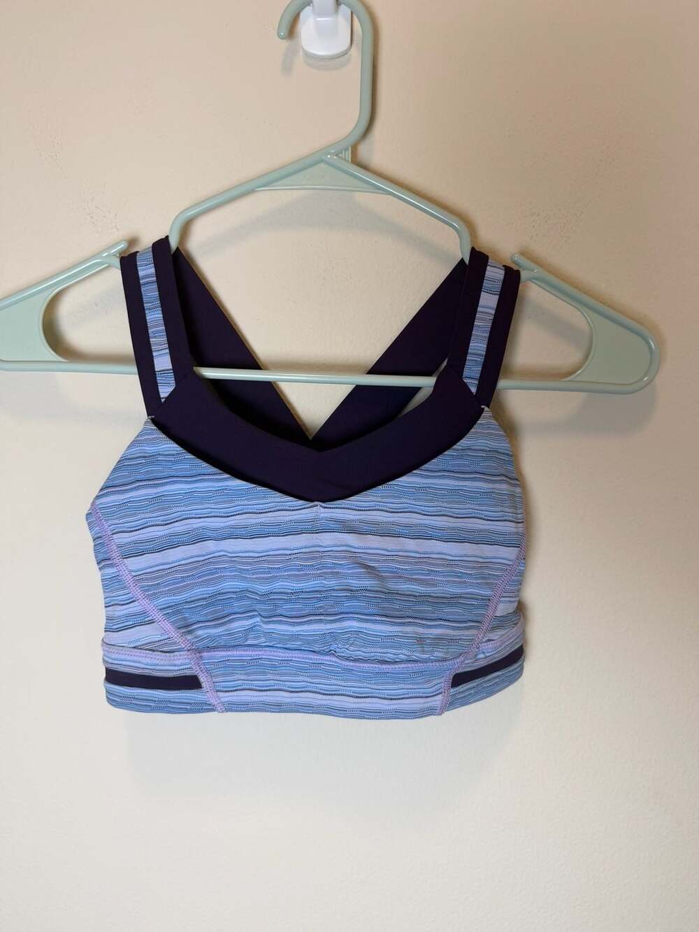 Lululemon Rack Pack Sports Bra Size 2 Blue Purple Striped
